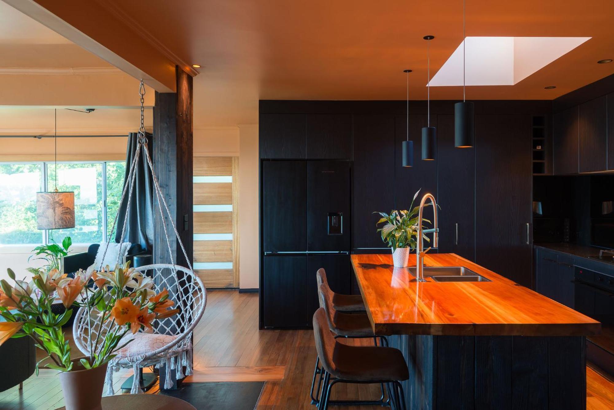Tosswill Road - Bay Vista Apartment